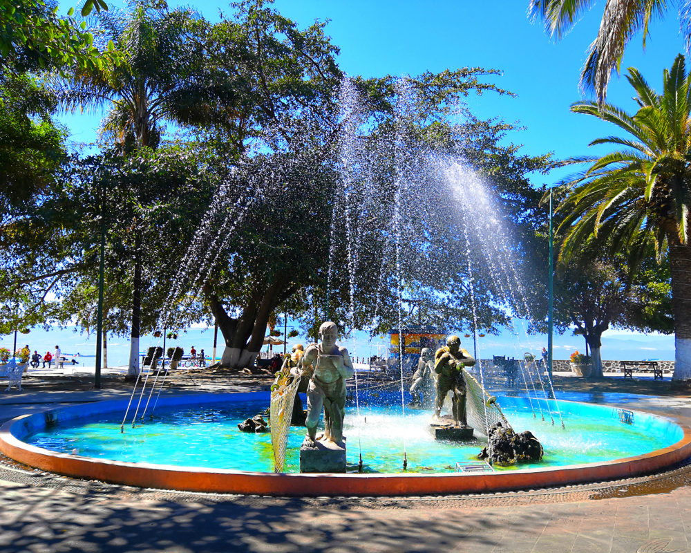 RECORRIDO POR CHAPALA (JALISCO, MÉXICO) Lily Tour Líder