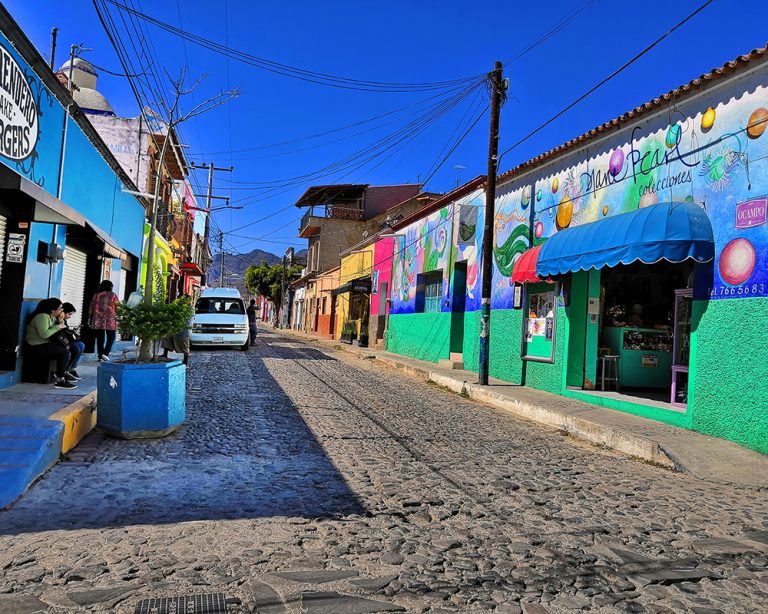 Pueblo Mágico de Ajijic (Jalisco, México) Lily Tour Lider